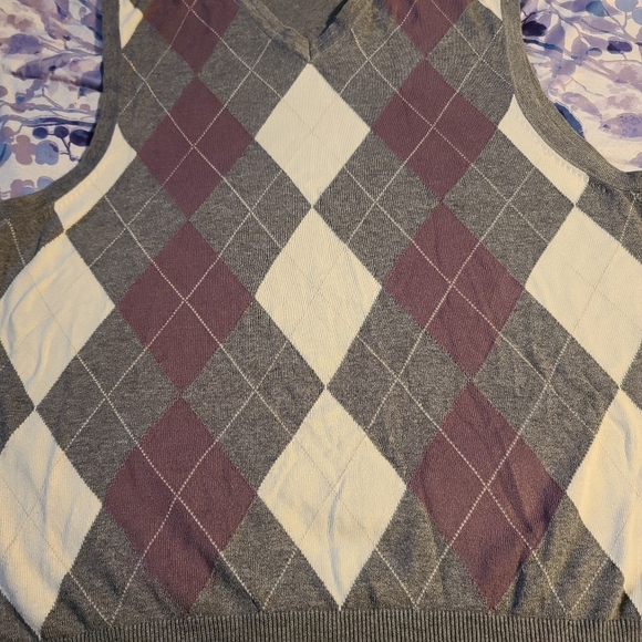 Men's Sweater Vest - Picture 2 of 5